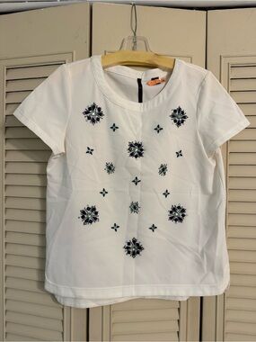 White Embroidered Short Sleeve Top with Navy Floral Motifs. Boutique Brand